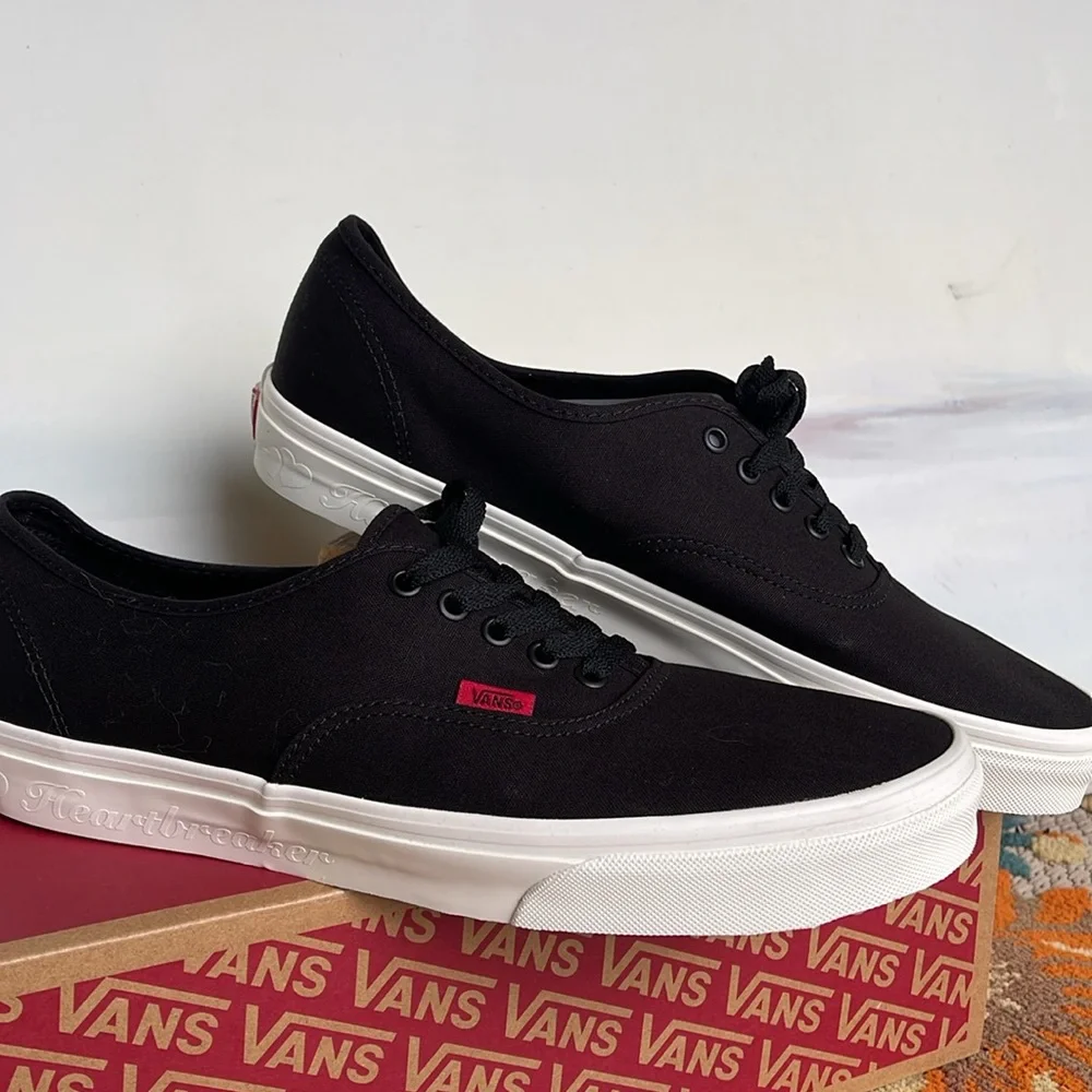 Vans WMNS Authentic
Secret Lover Black
VN000BW5BLK
Sneakers - Picture 6 of 16